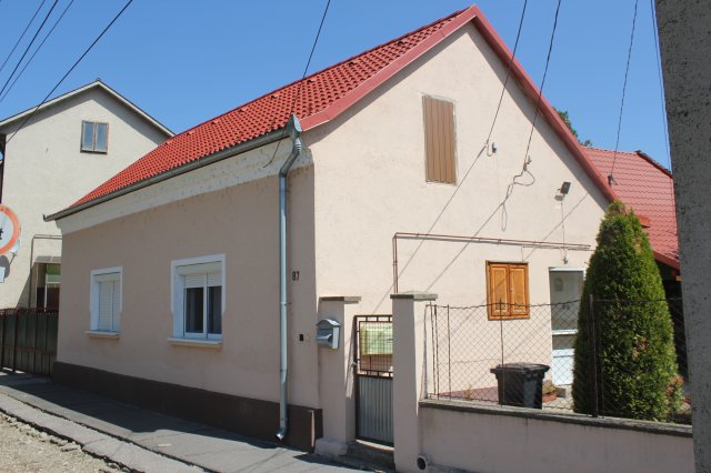 Eladó családi ház, Csornán 35.99 M Ft, 2 szobás