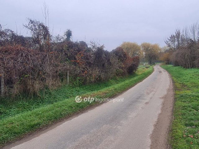 Eladó mezogazdasagi ingatlan, Balatonszárszón 19.9 M Ft
