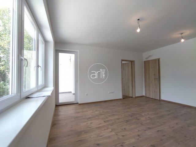 Kiadó téglalakás, albérlet, Szegeden, Remény utcában, 3 szobás