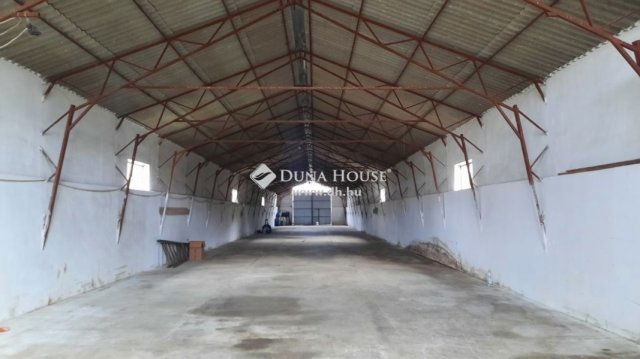 Eladó ipari ingatlan, Nyáregyházán 310 M Ft