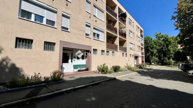 Eladó téglalakás, Balatonfüreden 59.9 M Ft, 2 szobás