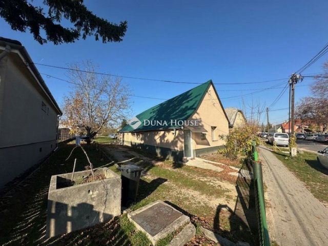 Eladó családi ház, Csákváron 62.9 M Ft, 3 szobás