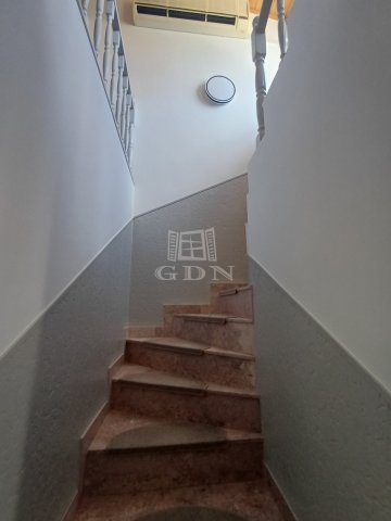 Eladó családi ház, Baján 220 M Ft, 5 szobás