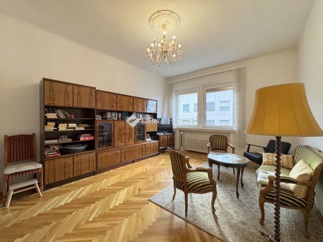 Eladó téglalakás, V. kerületben, Balassi Bálint utcában