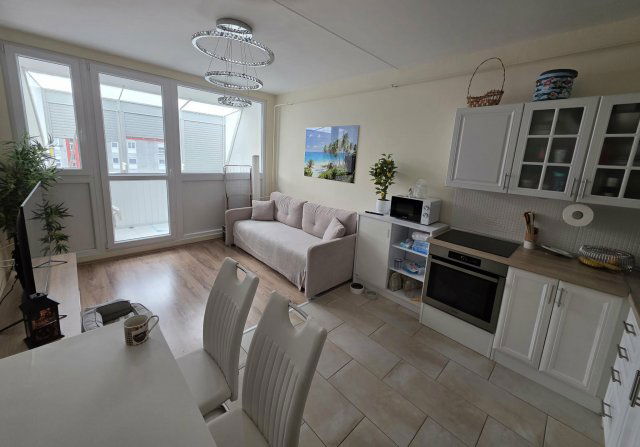 Eladó panellakás, Pécsett 47.5 M Ft, 2+1 szobás