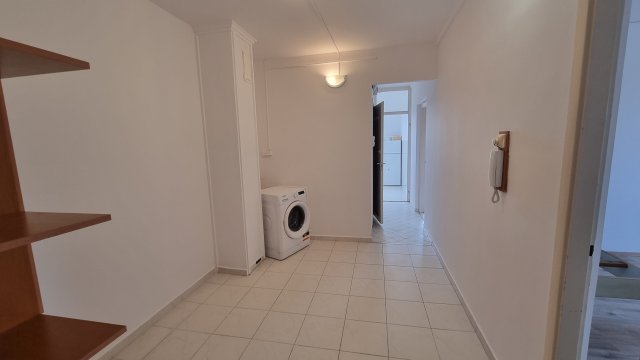 Eladó panellakás, Szegeden 64.5 M Ft, 2+1 szobás