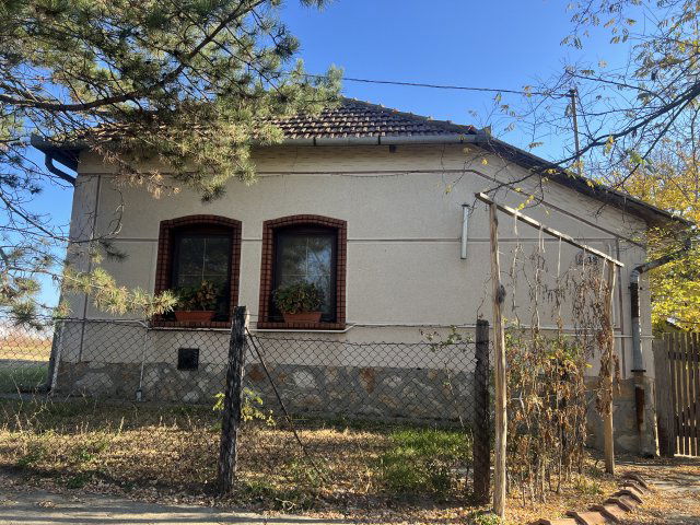 Eladó családi ház, Bakson 19.9 M Ft, 3 szobás