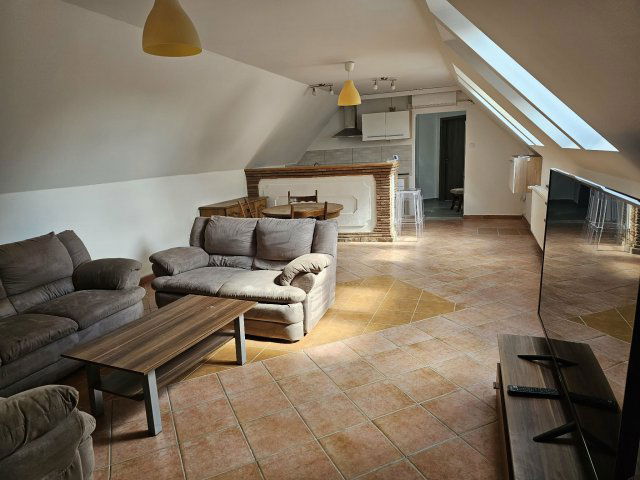 Kiadó téglalakás, albérlet, Pécsett 260 E Ft / hó, 3 szobás