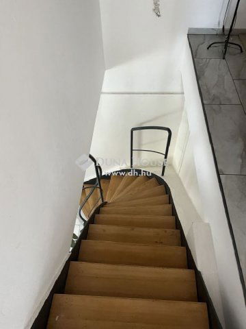 Eladó családi ház, Bonyhádon 257.581 M Ft, 9 szobás