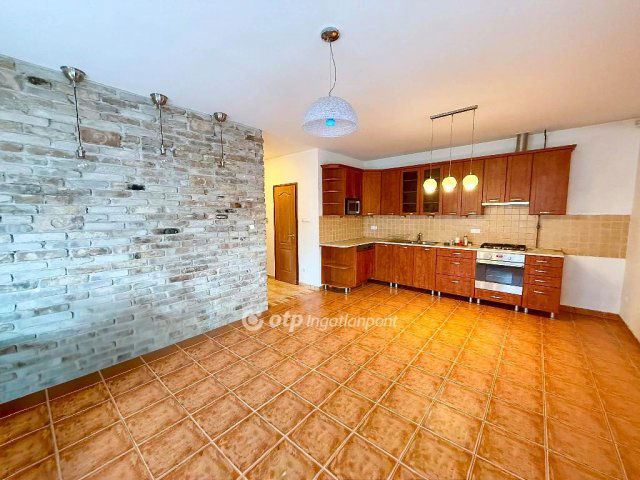 Eladó ikerház, Szigetszentmiklóson 74.9 M Ft, 4 szobás