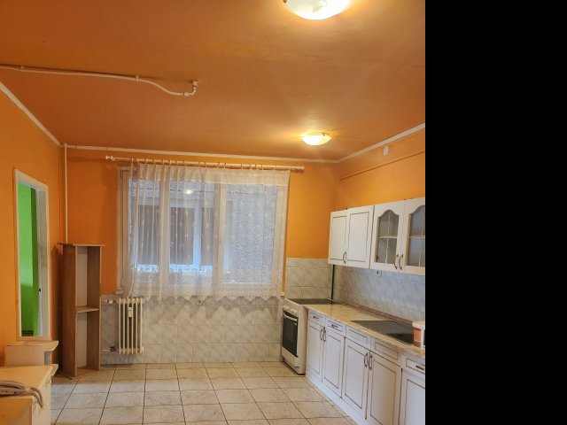 Eladó téglalakás, Szolnokon, Karczag László utcában 24.99 M Ft