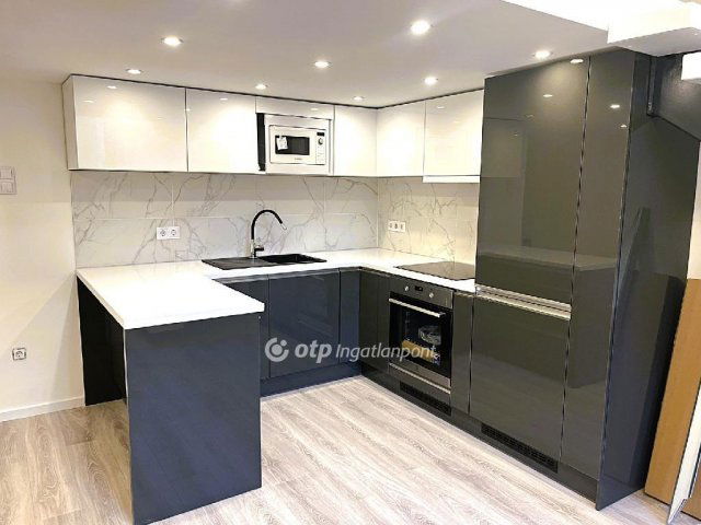 Eladó téglalakás, Budapesten, VI. kerületben 85.9 M Ft, 2 szobás