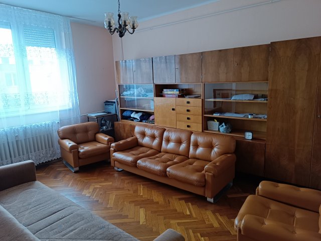Kiadó téglalakás, albérlet, Ajkán, Kohász utcában, 1 szobás