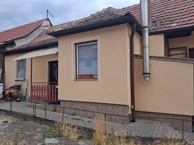 Eladó családi ház, Pilisszentkereszten 39.9 M Ft, 2 szobás