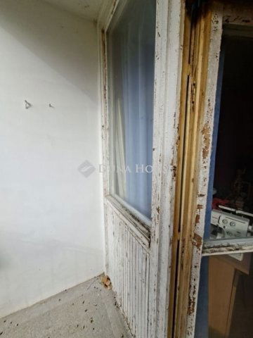 Eladó panellakás, Pécsett 40 M Ft, 2 szobás