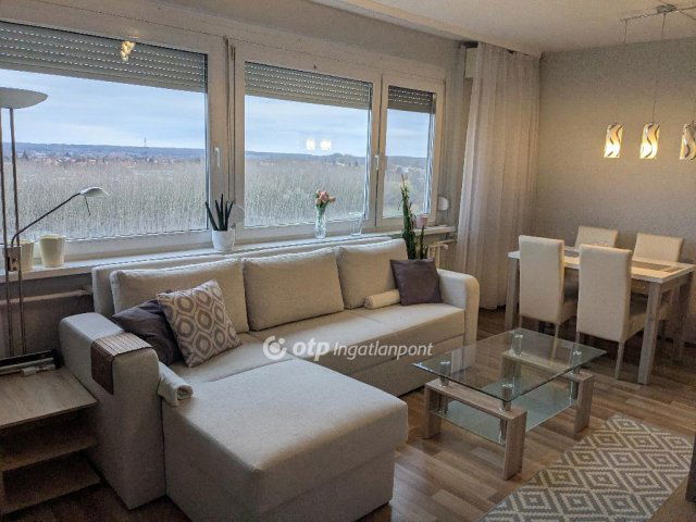 Eladó panellakás, Szolnokon 34.9 M Ft, 2 szobás