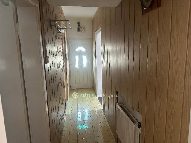 Eladó családi ház, Pécsett 60 M Ft, 3 szobás