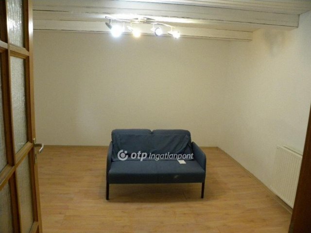 Eladó családi ház, Budapesten, XVI. kerületben 33.9 M Ft