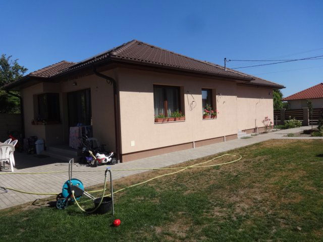 Eladó családi ház, Tiszakécskén 69.9 M Ft, 3 szobás