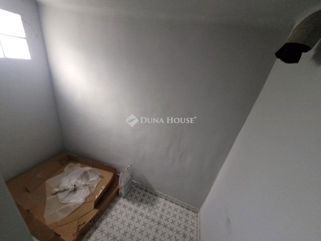 Eladó családi ház, Vecsésen 57.9 M Ft, 2 szobás