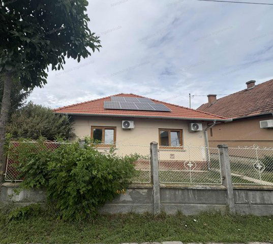 Eladó családi ház, Gyulán, Pacsirta utcában 47.5 M Ft, 2 szobás