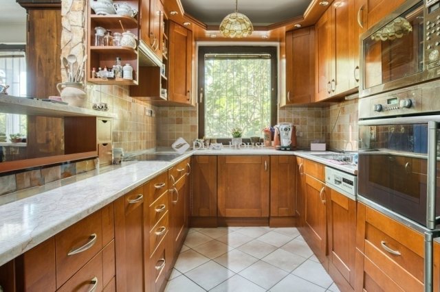 Eladó családi ház, Budaörsön 219.9 M Ft, 10 szobás