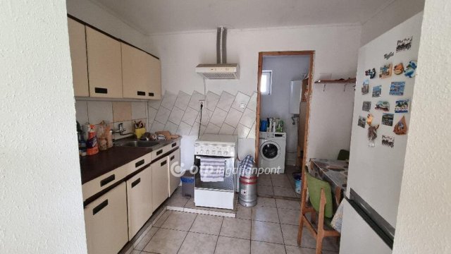 Eladó családi ház, Rácalmáson 33 M Ft, 2 szobás