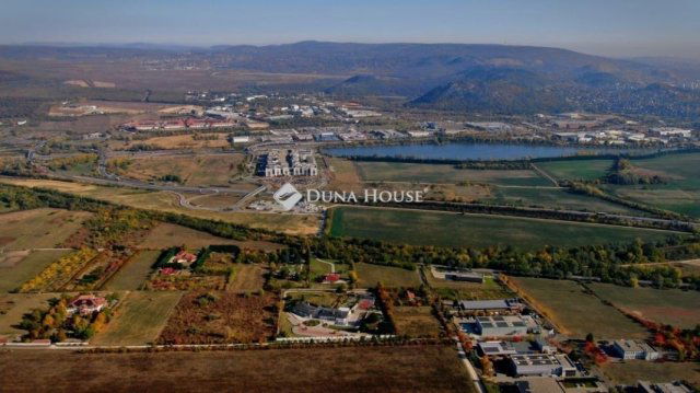 Eladó családi ház, Törökbálinton 1800 M Ft, 12 szobás