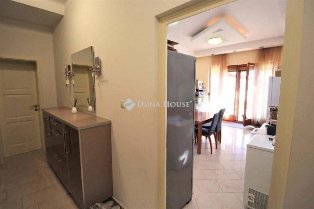 Eladó családi ház, Mogyoródon 310 M Ft, 9 szobás