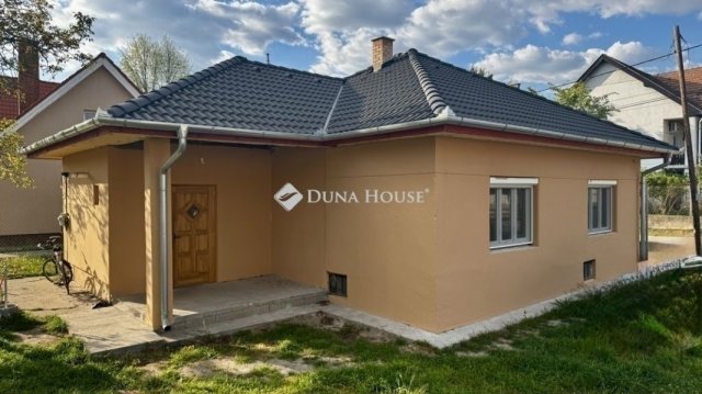 Eladó családi ház, Szigetszentmiklóson 73.5 M Ft, 3 szobás