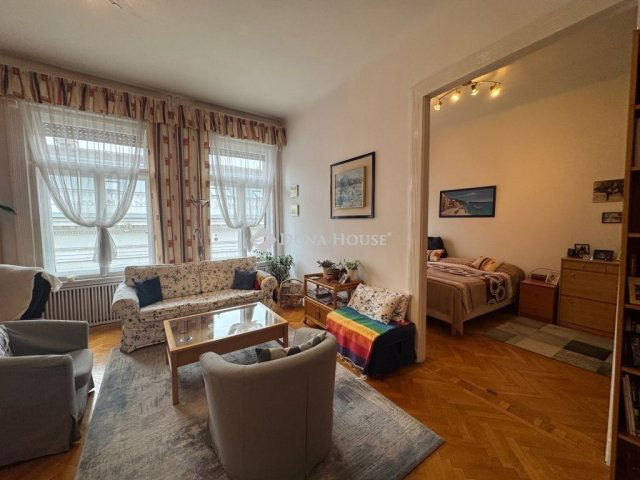 Eladó téglalakás, Budapesten, V. kerületben 170 M Ft, 2 szobás