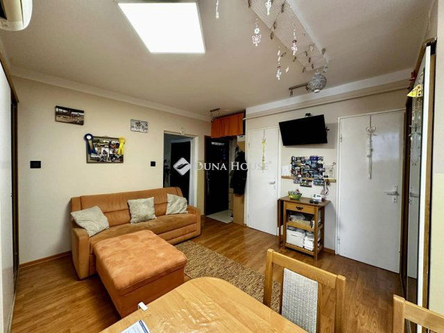 Eladó panellakás, Tamásiban 27 M Ft, 3 szobás