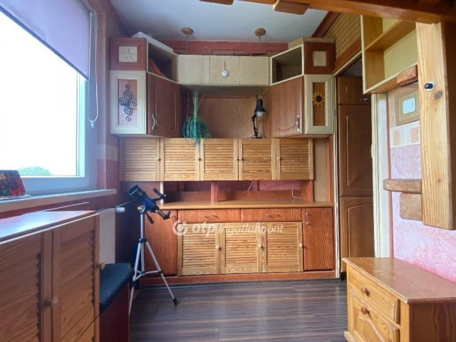 Eladó panellakás, Ajkán 31.5 M Ft, 1+1 szobás