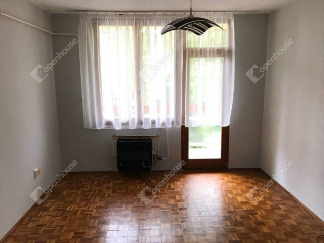 Eladó téglalakás, Szarvason 26.5 M Ft, 2 szobás