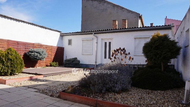 Eladó sorház, Gyöngyösön 63.5 M Ft, 2 szobás