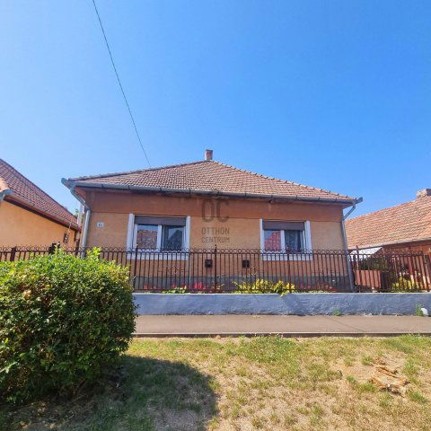 Eladó családi ház, Zsámbokon 39 M Ft, 3 szobás