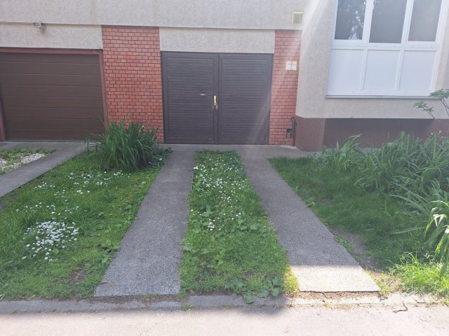 Eladó garázs, Szegeden, Avar utcában 16 M Ft