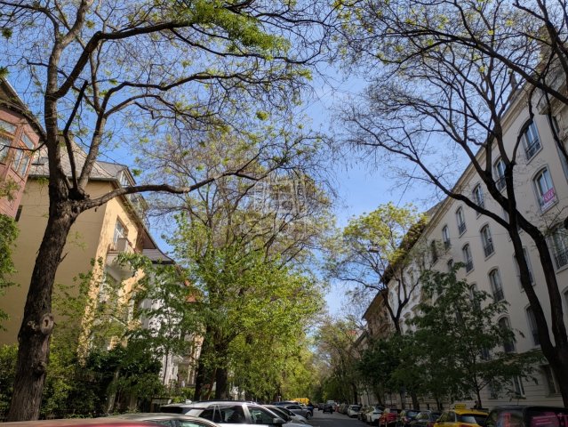 Eladó téglalakás, Budapesten, VI. kerületben 78.9 M Ft, 2 szobás