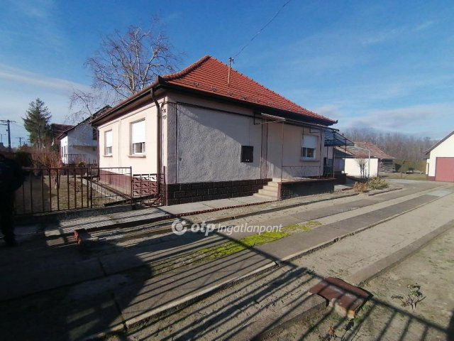 Eladó családi ház, Csengődön 33.99 M Ft, 3+1 szobás