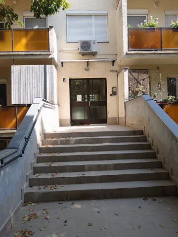 Eladó téglalakás, Szegeden, Alsó kikötő soron 27.5 M Ft