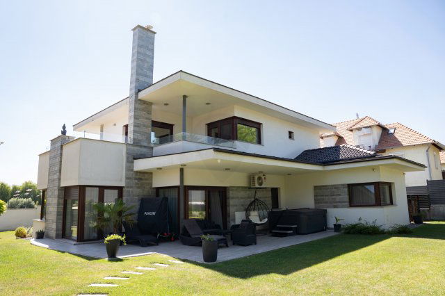 Eladó családi ház, Bicskén 285 M Ft, 5 szobás