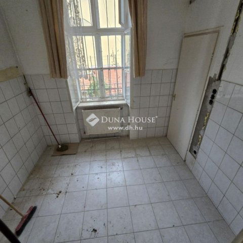 Eladó téglalakás, Szegeden 61 M Ft, 3 szobás
