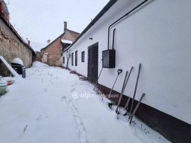 Eladó családi ház, Pápán 19.9 M Ft, 3 szobás