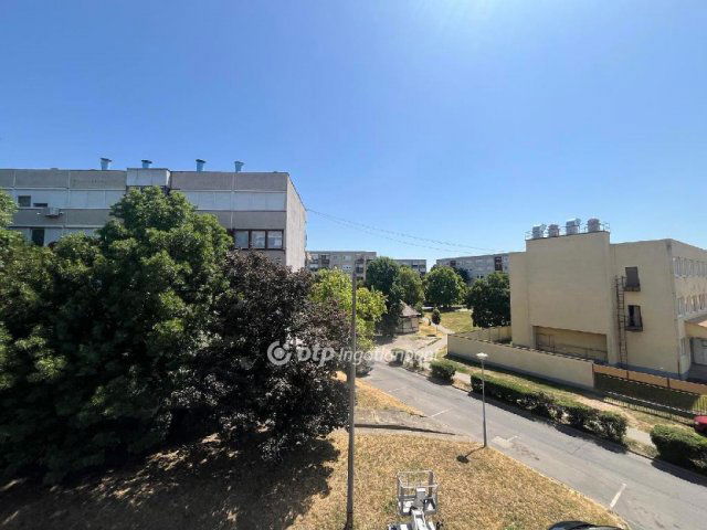 Eladó panellakás, Berettyóújfaluban 38.49 M Ft, 2 szobás