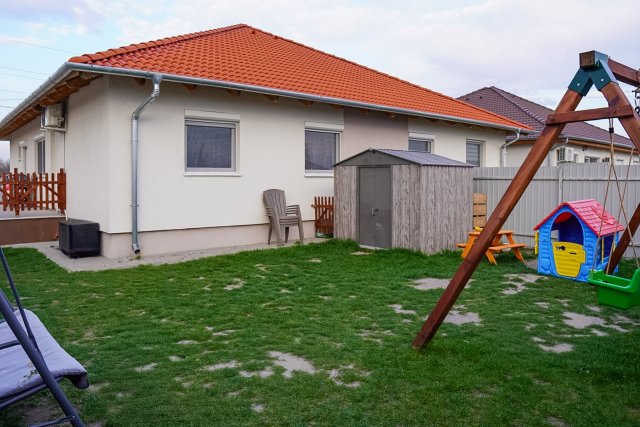 Eladó családi ház, Délegyházán 84 M Ft, 1+2 szobás