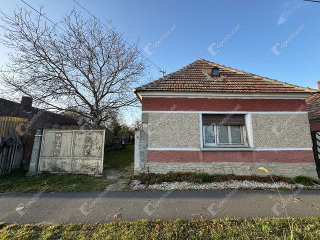 Eladó családi ház, Vámoscsaládon 17 M Ft, 3 szobás