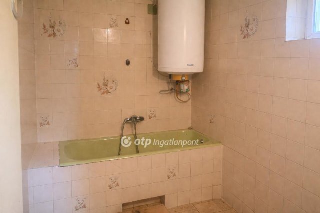 Eladó családi ház, Törtelen 33 M Ft, 3 szobás