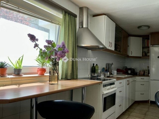 Eladó családi ház, Budapesten, III. kerületben 379 M Ft