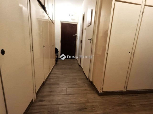 Eladó panellakás, Kecskeméten 50 M Ft, 3 szobás