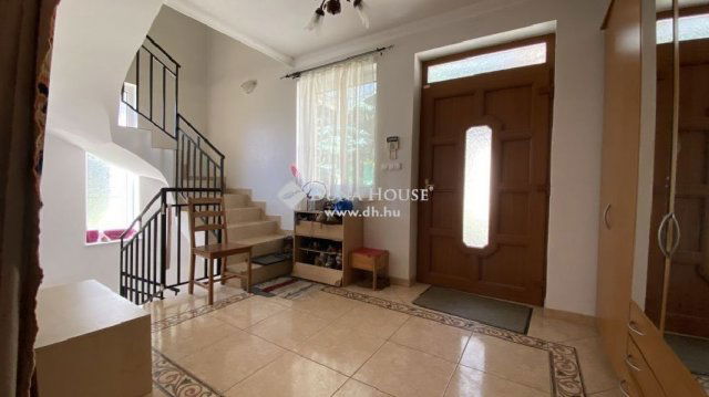 Eladó családi ház, Budakeszin 219 M Ft, 11 szobás
